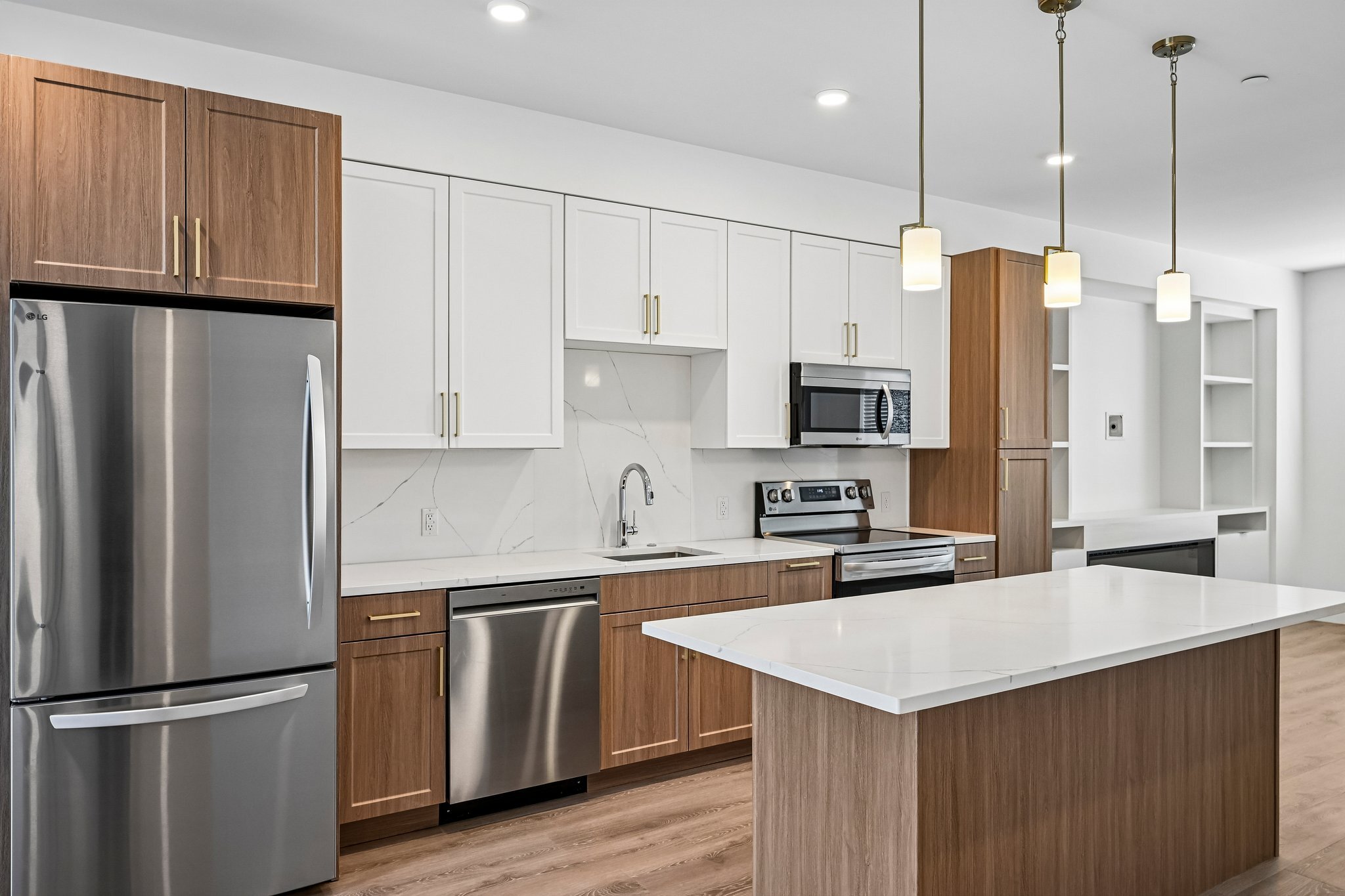 11 web or mls Seaport Wy S0506 011